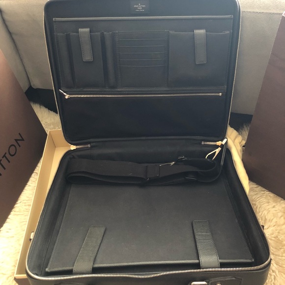 Louis Vuitton Steve Bag - Picture 3 of 8